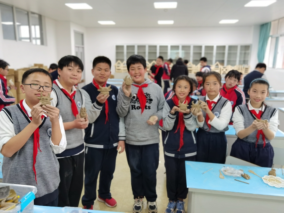 友爱学生做泥哨牛泥哨20.jpg